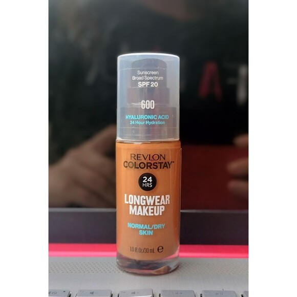 Revlon ColorStay Longwear Makeup 600 Cinnamon SPF 20 For Normal/Dry Skin 24HR Hy - Picture 2 of 10